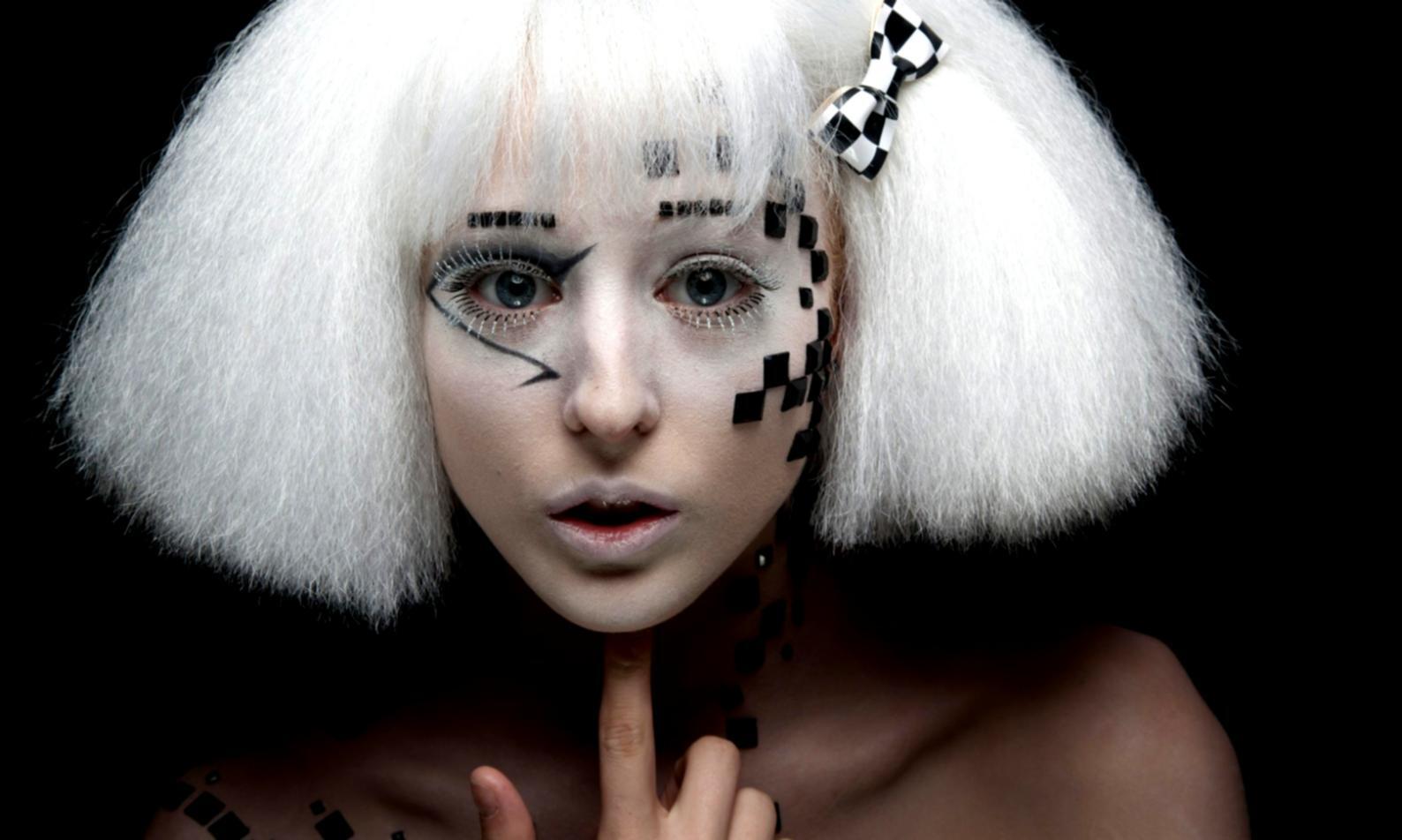 Postazione makeup attrezzata per formazione pratica