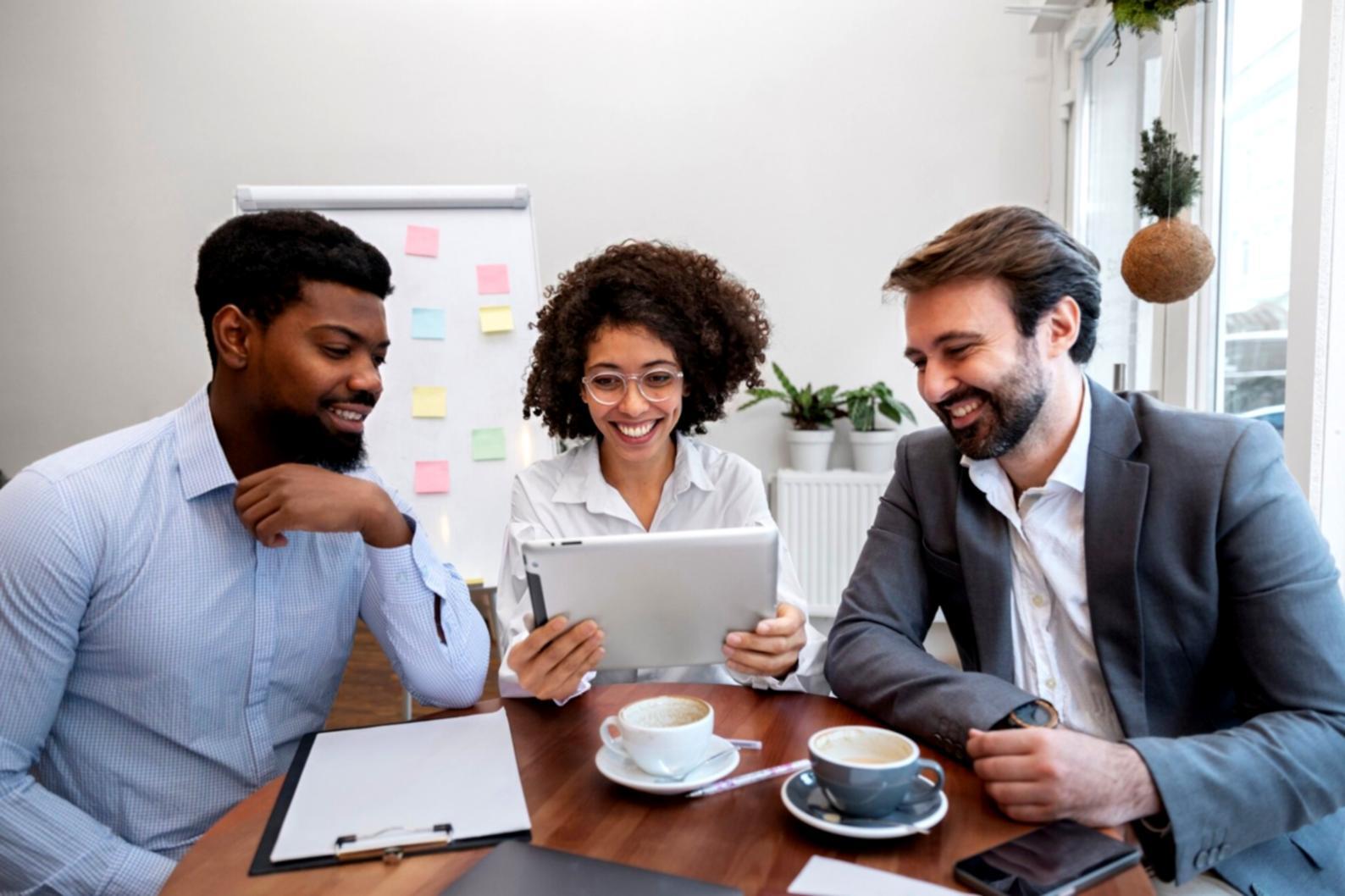 Dimostrazione pratica di tecniche makeup avanzate